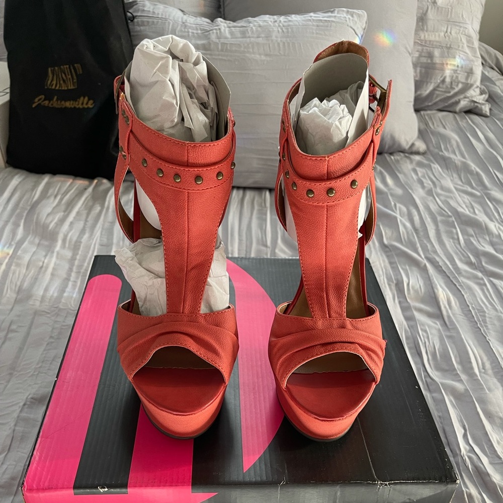NWOT- size  8 1/2 platform heels